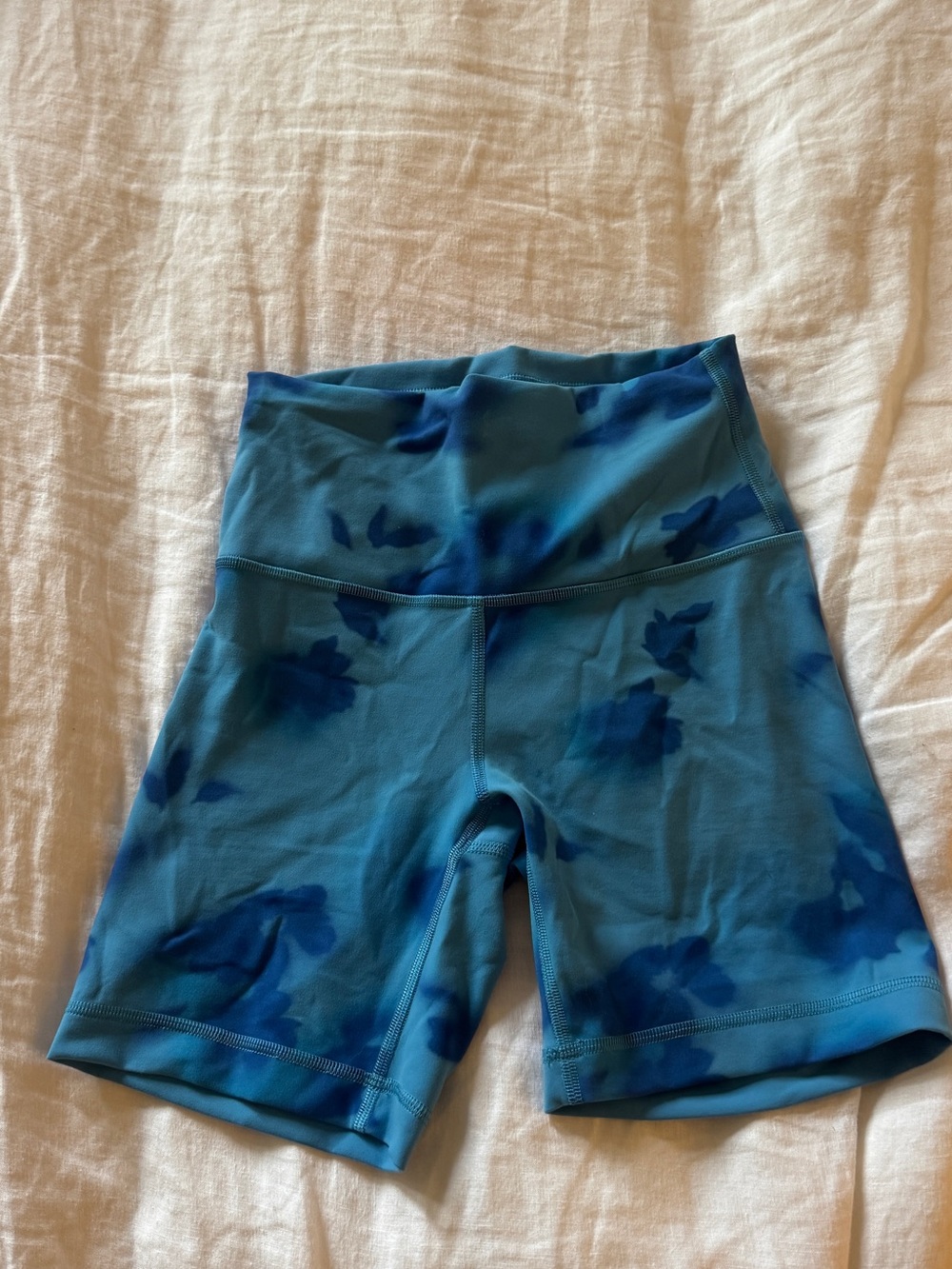 Lululemon Tie-Dye Wunder Train 6” Shorts
